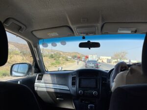 カフエの踏切渋滞イメージ